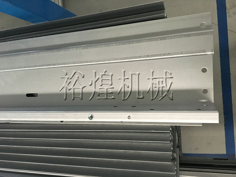 電梯上坎設(shè)備成型機(jī)